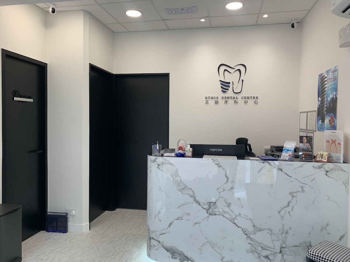 (D04355) Dr Lew, Ken Jean Dentist